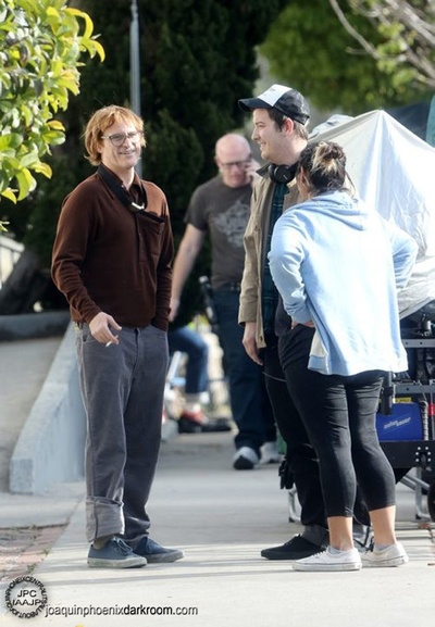 别担心，他不会走远的剧照的剧照