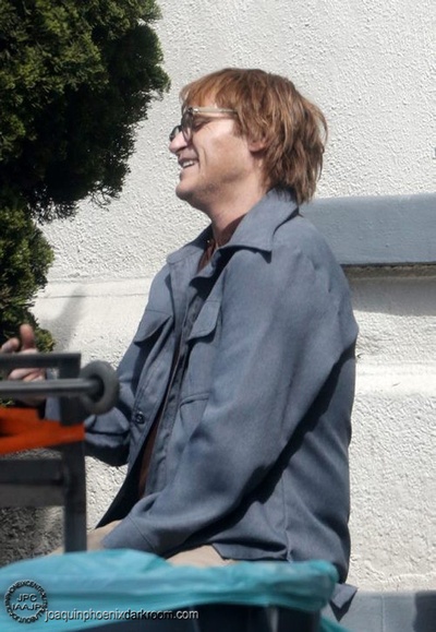 别担心，他不会走远的剧照的剧照