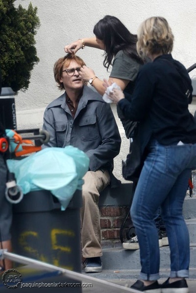 别担心，他不会走远的剧照的剧照