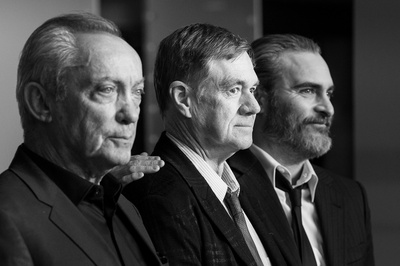 别担心，他不会走远的剧照的剧照