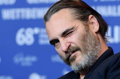 别担心，他不会走远的剧照的剧照