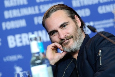 别担心，他不会走远的剧照的剧照