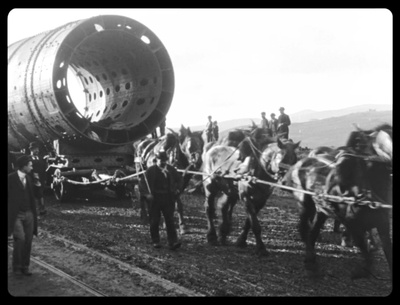 运输炮塔的60马力牵引剧照的剧照