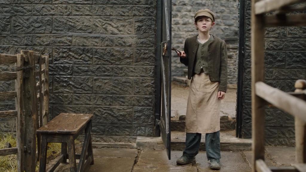 隐于书后剧照的剧照