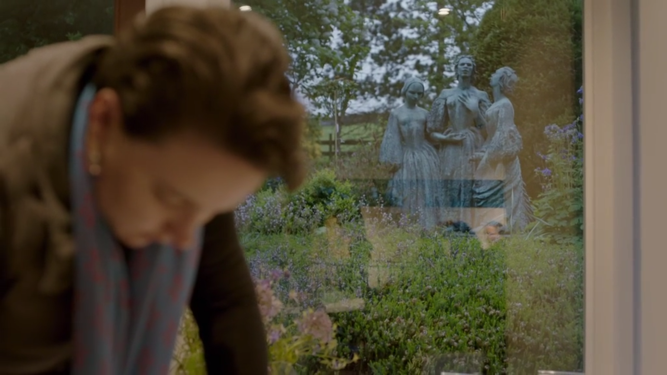 隐于书后剧照的剧照