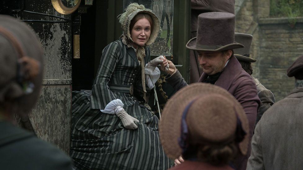 隐于书后剧照的剧照