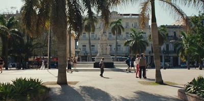 拉扎尔上校：给我未来剧照的剧照