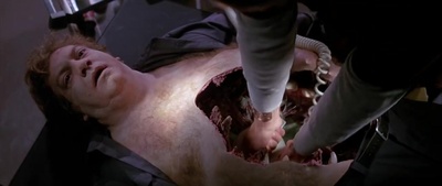 怪形剧照的剧照