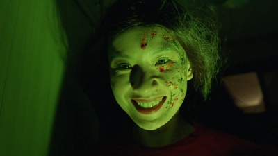 生人勿近之问米剧照的剧照