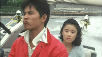 当她换上泳衣剧照的剧照