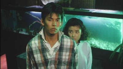 当她换上泳衣剧照的剧照