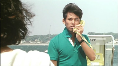 当她换上泳衣剧照的剧照