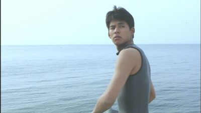 当她换上泳衣剧照的剧照