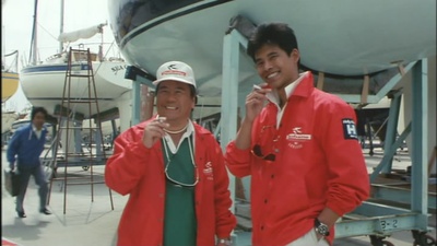 当她换上泳衣剧照的剧照