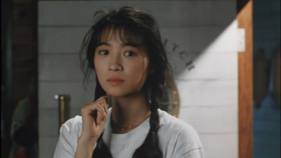 当她换上泳衣剧照的剧照