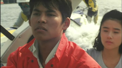 当她换上泳衣剧照的剧照