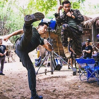 三重威胁之跨国大营救剧照的剧照