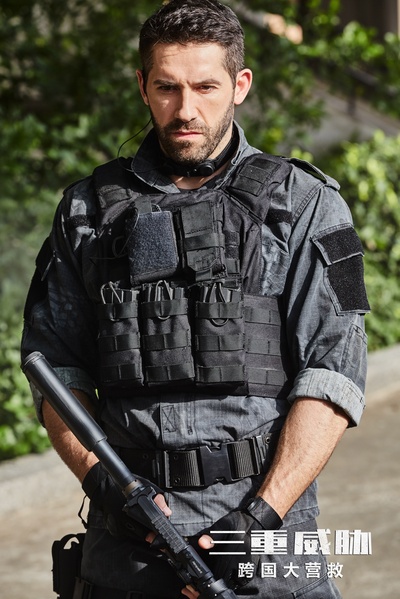 三重威胁之跨国大营救剧照的剧照