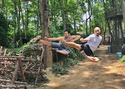 三重威胁之跨国大营救剧照的剧照