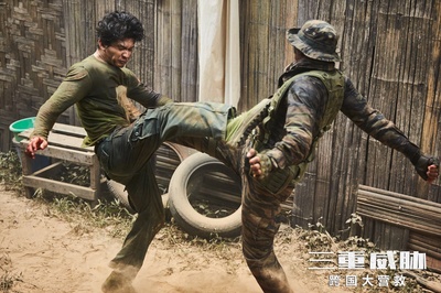 三重威胁之跨国大营救剧照的剧照