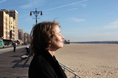 目光：走近夏洛特·兰普林剧照的剧照