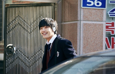 华颐：吞噬怪物的孩子剧照的剧照