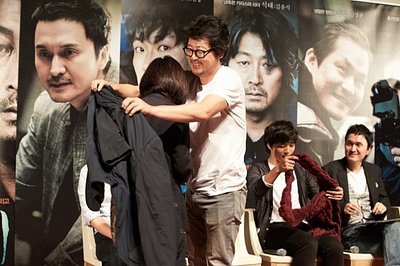 华颐：吞噬怪物的孩子剧照的剧照