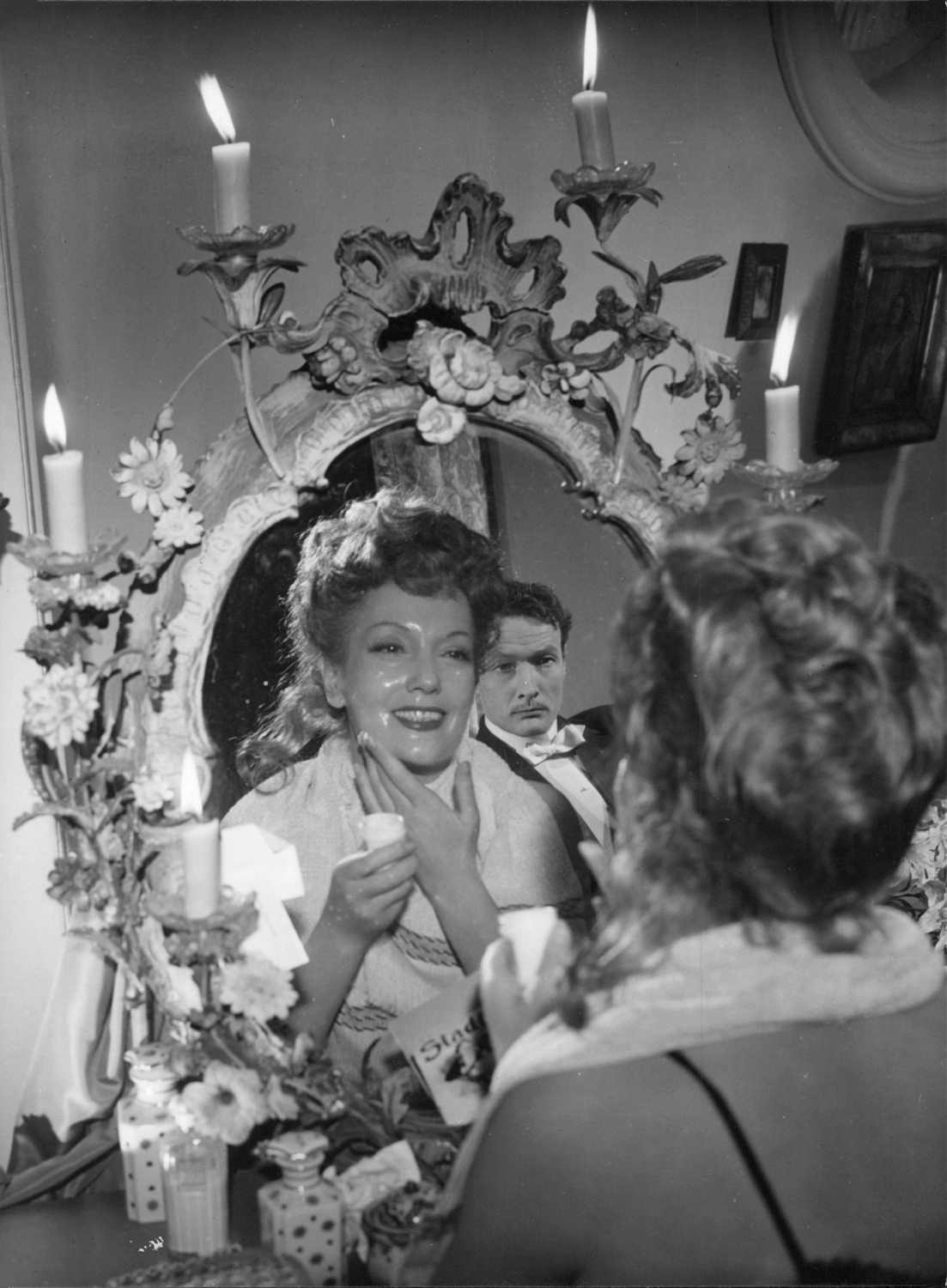 轮舞剧照的剧照