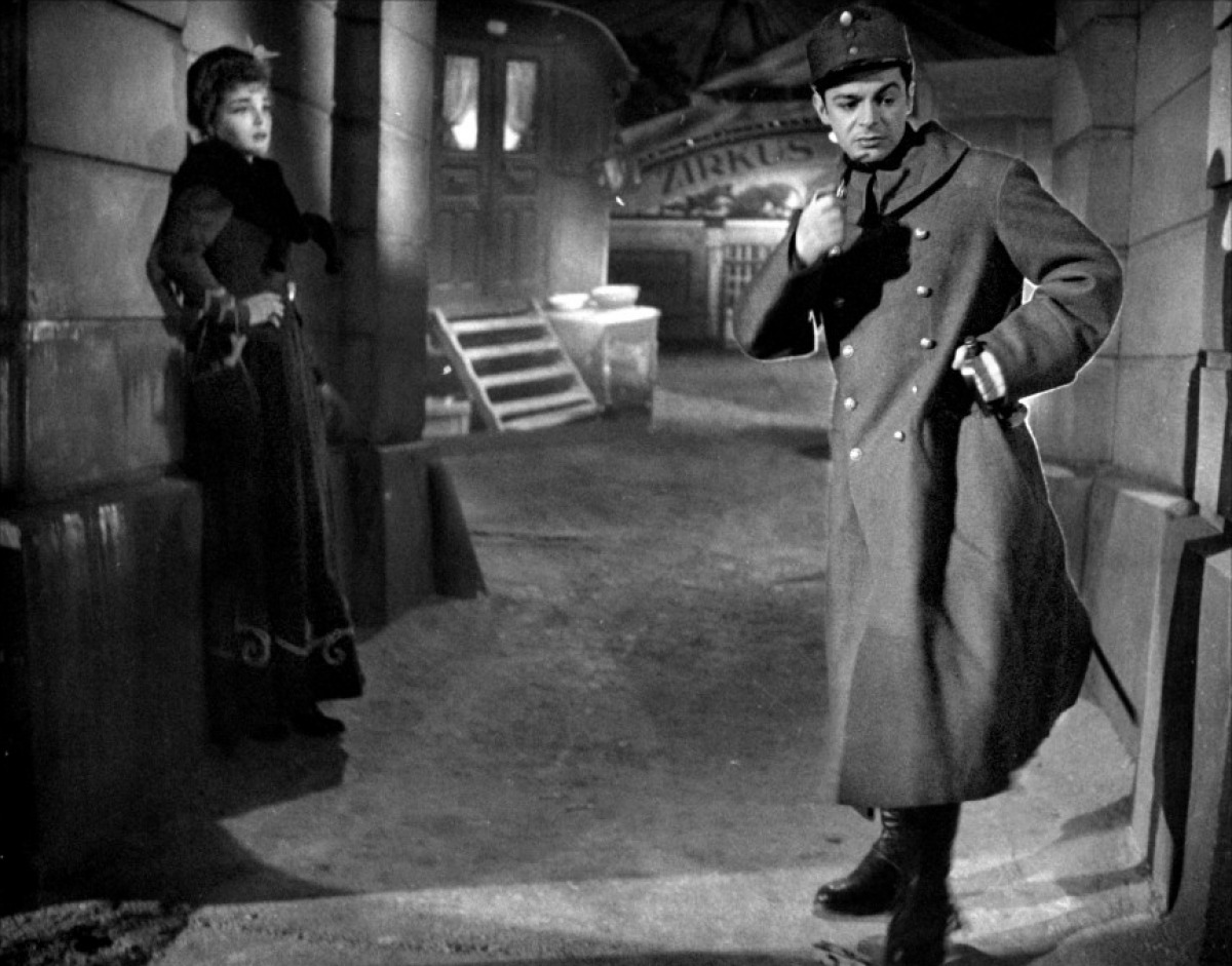 轮舞剧照的剧照