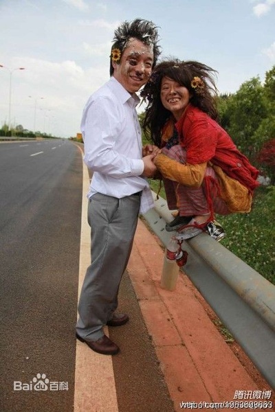 假装情侣剧照的剧照