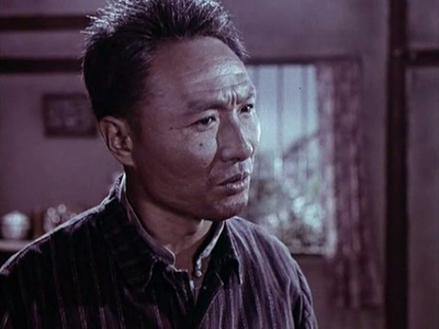 一副保险带剧照的剧照