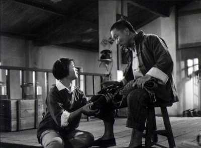 一副保险带剧照的剧照