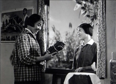 一副保险带剧照的剧照