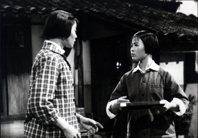 一副保险带剧照的剧照