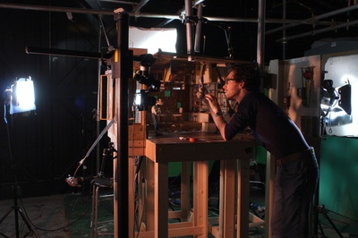 头朝下的生活剧照的剧照