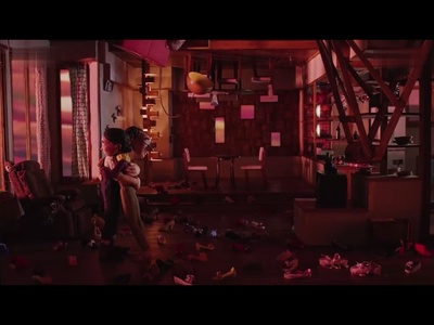 头朝下的生活剧照的剧照