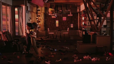 头朝下的生活剧照的剧照