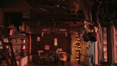 头朝下的生活剧照的剧照