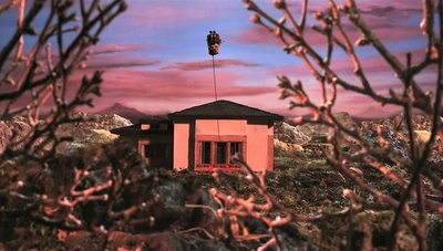 头朝下的生活剧照的剧照