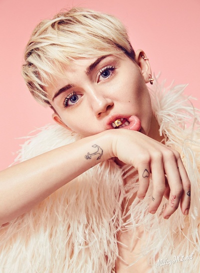 麦莉.赛勒斯 Bangerz 演唱会剧照的剧照