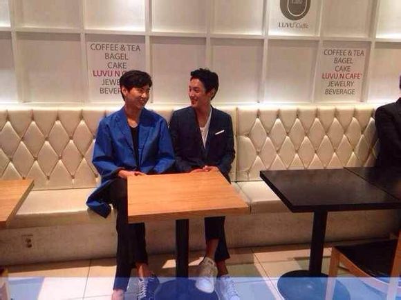 夜间飞行剧照的剧照