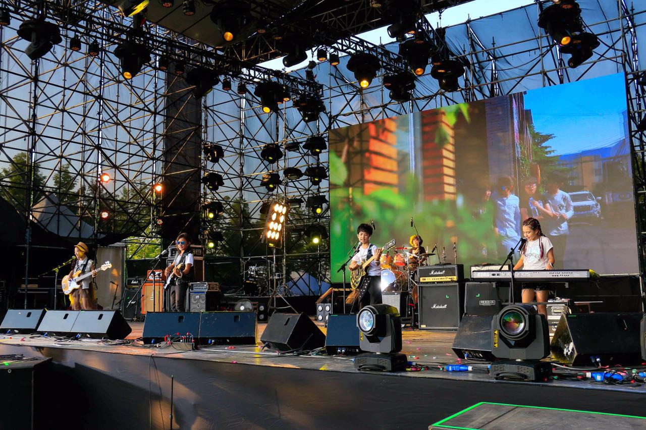 摇滚小子剧照的剧照