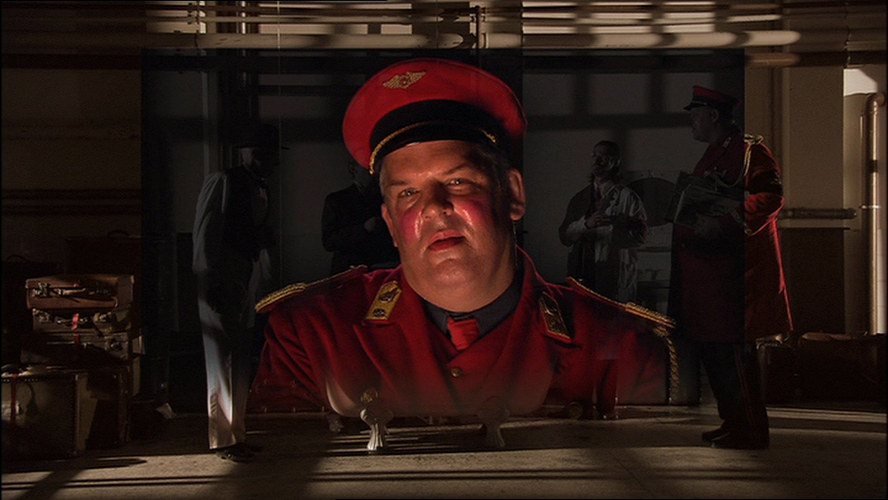 塔斯鲁波的手提箱剧照的剧照