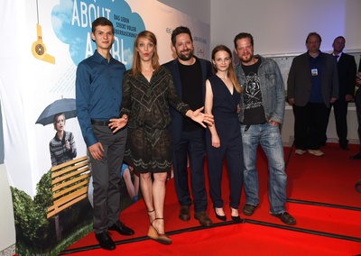 关于一个女孩剧照的剧照