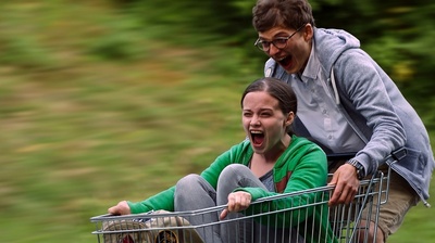 关于一个女孩剧照的剧照