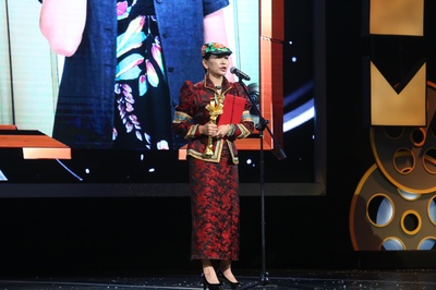 盛先生的花儿剧照的剧照