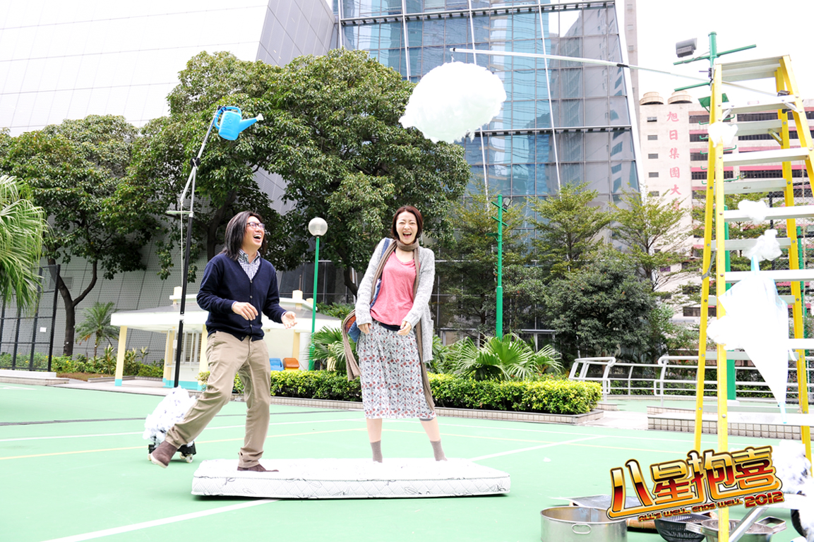 八星抱喜剧照的剧照