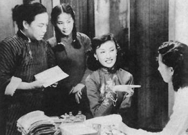 乌鸦与麻雀剧照的剧照