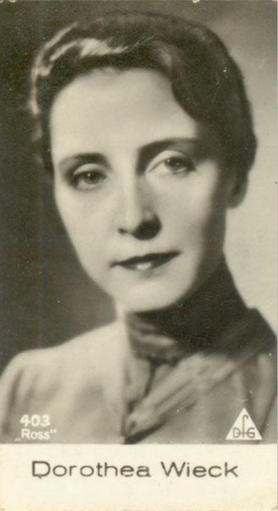 穿制服的女孩剧照的剧照