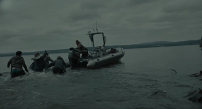 于特岛7月22日剧照的剧照